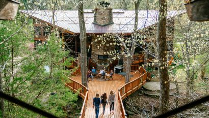 Family gathering at Ponca Creek Lodge
