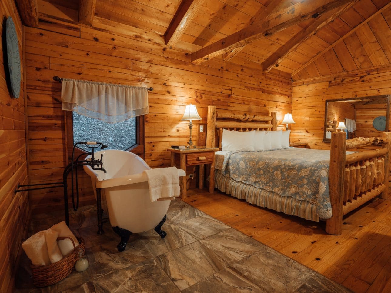 The Valley Secret Cabin's bedside slipper tub and kingsize bed make for a terrific romantic getaway in Buffalo River country.